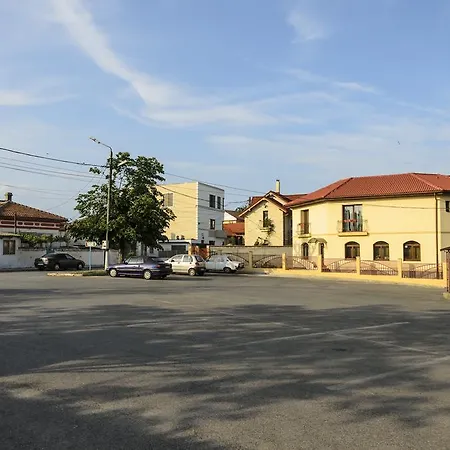 アパートホテル Casafina Serviced 3*